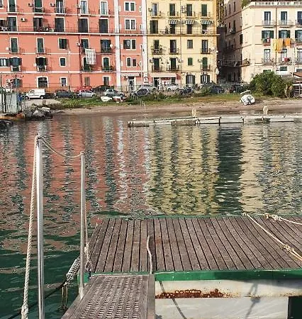 Botel Yacht *