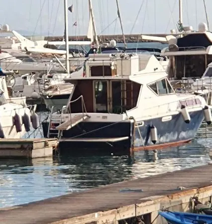 Yacht Botel