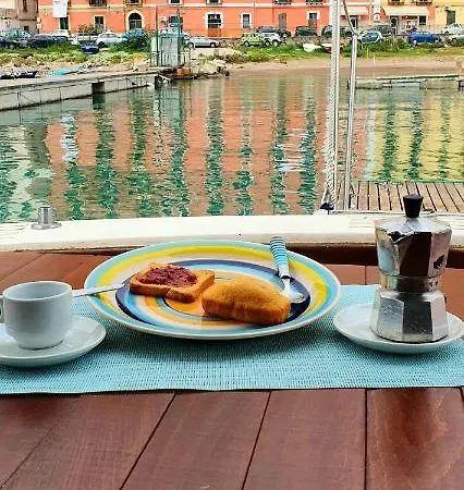 Yacht Botel *